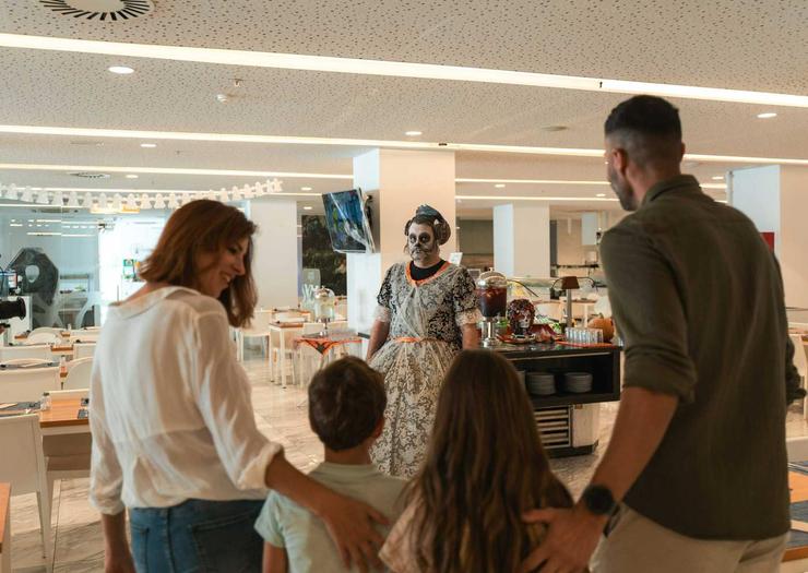 Costumes, L'allée de la terreur... Réservez dès maintenant votre Halloween 2023 la plus drôle! Villa Luz Design & Art Hôtel Gandía Costumes, L'allée de la terreur... Réservez dès maintenant votre Halloween 2023 la plus drôle! Villa Luz Design & Art Hôtel Gandía